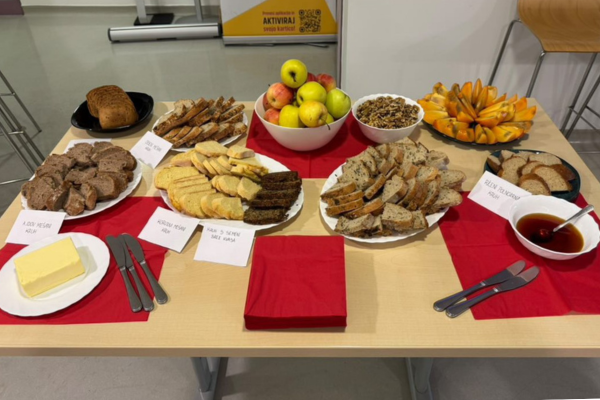 Zdrav tradicionalni slovenski zajtrk za študente